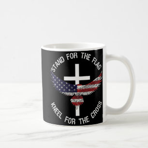 Patriotischer Stand für die Fahne Knie für das Kre Kaffeetasse