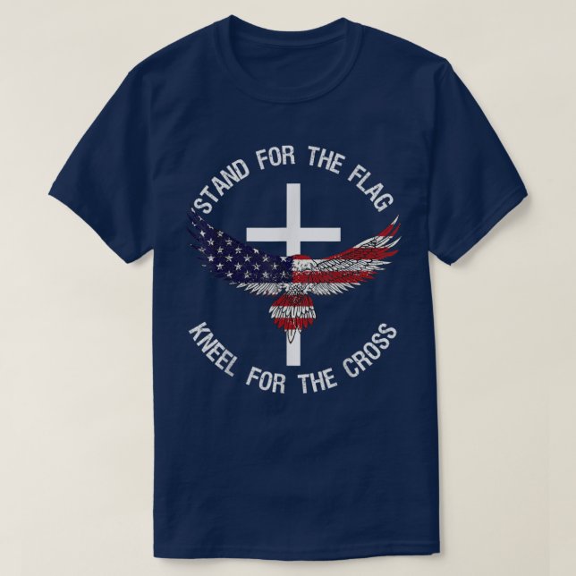 Patriotischer Stand für die Fahne Knie für das Kre T-Shirt (Design vorne)
