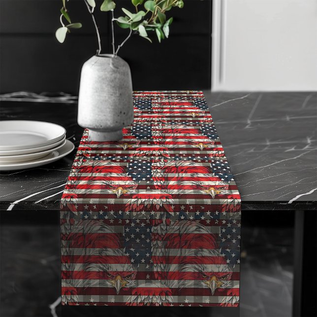 Patriotischer Tischläufer Eagle Pride für den 4. J (Patriotic Table Runner Eagle Pride for July Fourth)