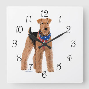 Patriotisches Airedale Terrier Quadratische Wanduhr