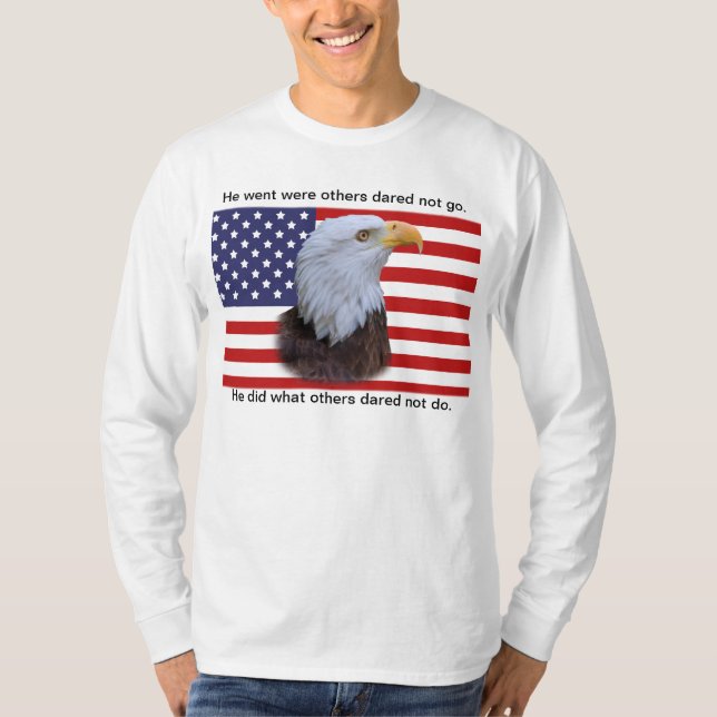 Patriotisches Eagle und USA-Flagge T-Shirt (Vorderseite)