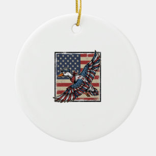 Patriotisches fliegendes Enten-Vintage-Stickerei-S Keramik Ornament
