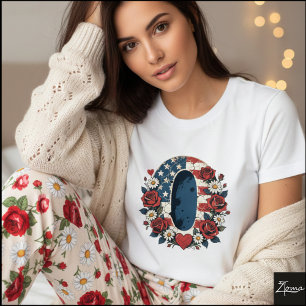 Patriotisches florales Buchstaben-O-Kranzdesign T-Shirt