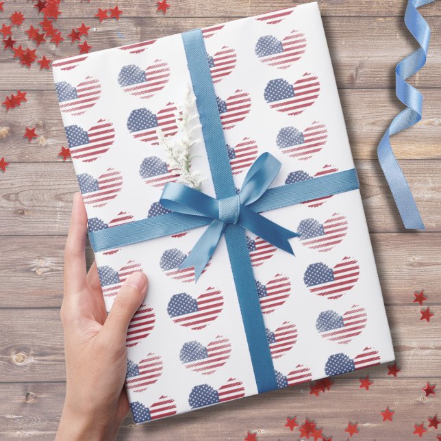 Patriotisches Muster der amerikanischen Flagge Geschenkpapier (Cute Patriotic American Flag Rustic Heart Pattern Wrapping Paper)