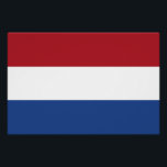 Patriotisches Plakat mit Flagge der Niederlande Poster<br><div class="desc">Fügen Sie Ihrem Platz eine Touch niederländischen Stolzes mit unserem atemberaubenden Poster mit der Flagge der Niederlande hinzu! Dieses Plakat ist mehr als nur Wandkunst, es ist ein lebendiges Fest der holländischen Kultur und Tradition. Das Design zeigt die kühnen Farbtöne der niederländischen Fahne und schafft so eine visuelle Darstellung, die...</div>