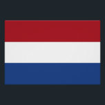 Patriotisches Plakat mit Flagge der Niederlande Poster<br><div class="desc">Fügen Sie Ihrem Platz eine Touch niederländischen Stolzes mit unserem atemberaubenden Poster mit der Flagge der Niederlande hinzu! Dieses Plakat ist mehr als nur Wandkunst, es ist ein lebendiges Fest der holländischen Kultur und Tradition. Das Design zeigt die kühnen Farbtöne der niederländischen Fahne und schafft so eine visuelle Darstellung, die...</div>