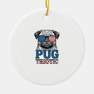 Patriotisches Pug Vintage-Stickerei-Shirt-Design_1 Keramik Ornament