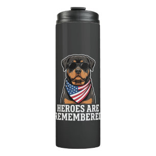 Patriotisches Rottweiler-Held-Hund-Vektor-Design Thermosbecher