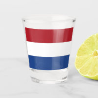 Patriotisches Schießglas mit der Flagge der Nieder