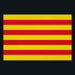 Patriotisches Wandplakat mit der Flagge Katalonien Poster<br><div class="desc">Fügen Sie Ihrem Wohnbereich eine Touch katalanischen Stolzes hinzu mit unserem exklusiven patriotischen Wandplakat mit der Fahne Kataloniens! Dieses Wandplakat mit viel Liebe zum Detail ist mehr als nur Dekoration - es ist eine lebendige Feier des reichen kulturellen Erbes Kataloniens. Es zeigt die kühne und ikonische Senyera-Fahne und bringt jedem...</div>