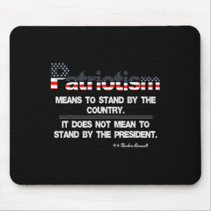 Patriotismus bedeutet, für das Land Anti-Trump zu Mousepad