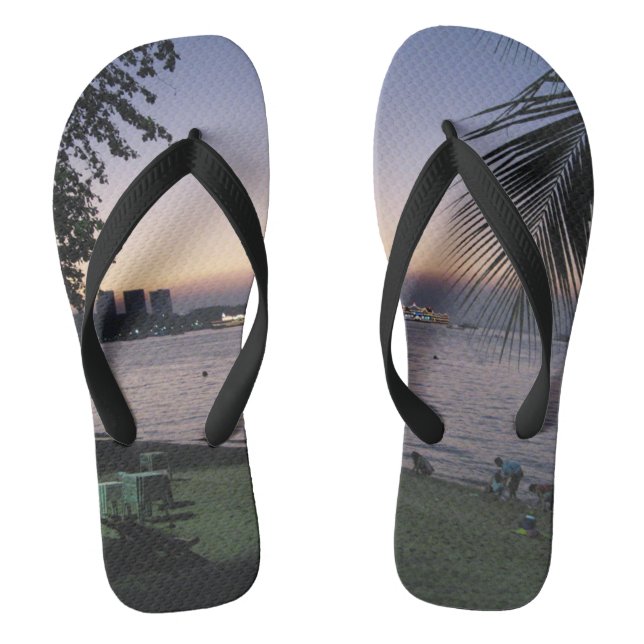 Pattaya Beach Sunset ... Chonburi, Thailand Flip Flops (Fußbett)