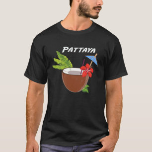 Pattaya Kokosnuss-Cocktail im Strandurlaub in T-Shirt
