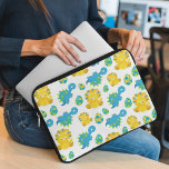 Pattern of Dinosaurs, Cute Dinosaurs, Baby Dino Laptopschutzhülle<br><div class="desc">Cute,  fun und liebenswerter Pattern mit Babydinosaurs und Eggs. Modern and trendy gift,  perfekt for the dinosaur lover in your life.</div>