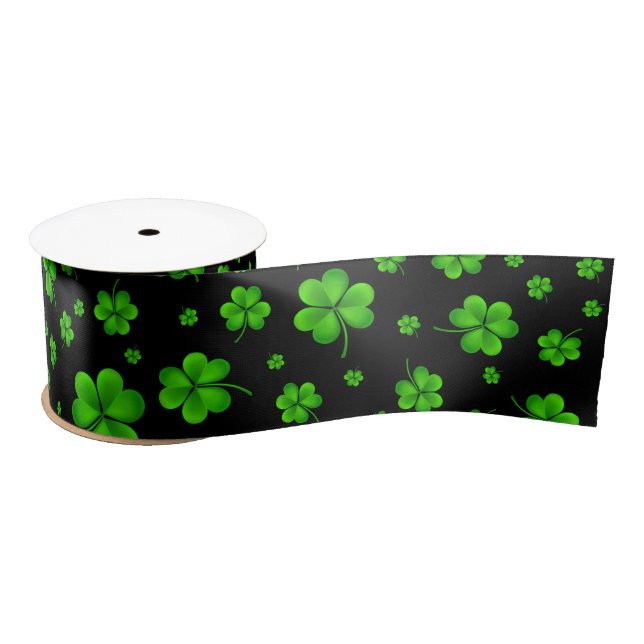 Pattern of green shamrocks on black background satinband (Spule)