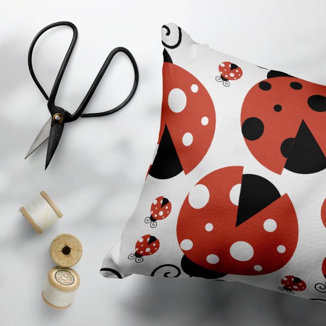 Pattern of Ladybugs, Cute Ladybugs, Red Ladybugs Kissenbezug (Von Creator hochgeladen)