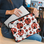 Pattern of Ladybugs, Cute Ladybugs, Red Ladybugs Laptopschutzhülle<br><div class="desc">Cute,  fun und süß ladybugs in red color. Modern and trendy gift,  perfekt for the ladybug lover in your life.</div>
