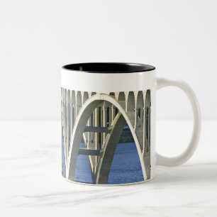 Patterson Memorial Bridge Autobahn 101 Zweifarbige Tasse