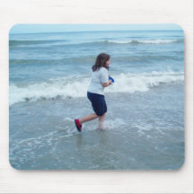 Patty, der auf den Strand läuft