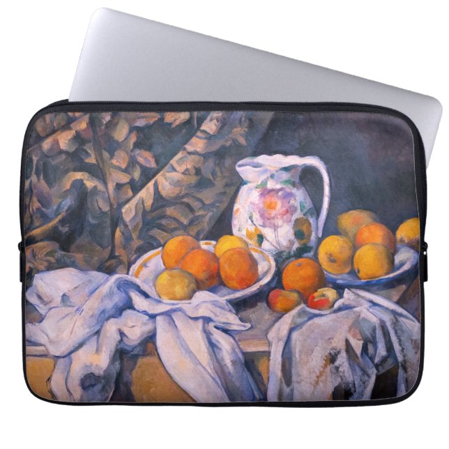 Paul Cezanne - Stillleben mit einem Vorhang Laptopschutzhülle (Vorderseite)