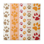 Paw Prints niedlich Hunde Liebhaber Fliese<br><div class="desc">Design mit einem niedlichen Muster von Hundepfoten in Orange und Gelb und warmen Farben. Dieses Design sieht so aus,  als ob ein Hund über das Produkt gegangen ist! Für Hundefreunde überall.</div>