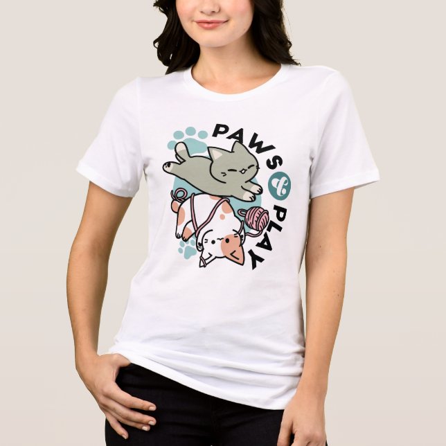 Paws and Play – Adorable Cat Illustration Tri-Blend Shirt (Vorderseite)