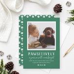 Pawsitiv unvergessliches Jahr Grünen Hund Foto Feiertagskarte<br><div class="desc">2021 war "Pawsitiv ein Jahr werden wir nie vergessen"! Diese festliche Haustier-Fotokarte enthält lustige Formulierungen und ein Lieblingsbild Ihres Welpen-Hundes (oder der Kätzchen), um in dieser Weihnachtszeit einen Feiertagssjubiläum zu verbreiten. Personalisieren Sie den modernen weißen Text mit einem individuellen Gruß, dem Namen, der Familie und dem Jahr Ihres Nachwuchses. Niedliche...</div>