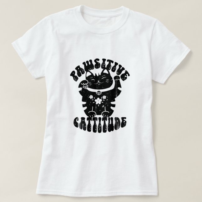 Pawsitive Cattitude Lucky Cat Maneki Neko Positivi T-Shirt (Design vorne)