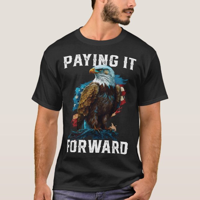 Paying It Forward American Bald Eagle America 4th  T-Shirt (Vorderseite)