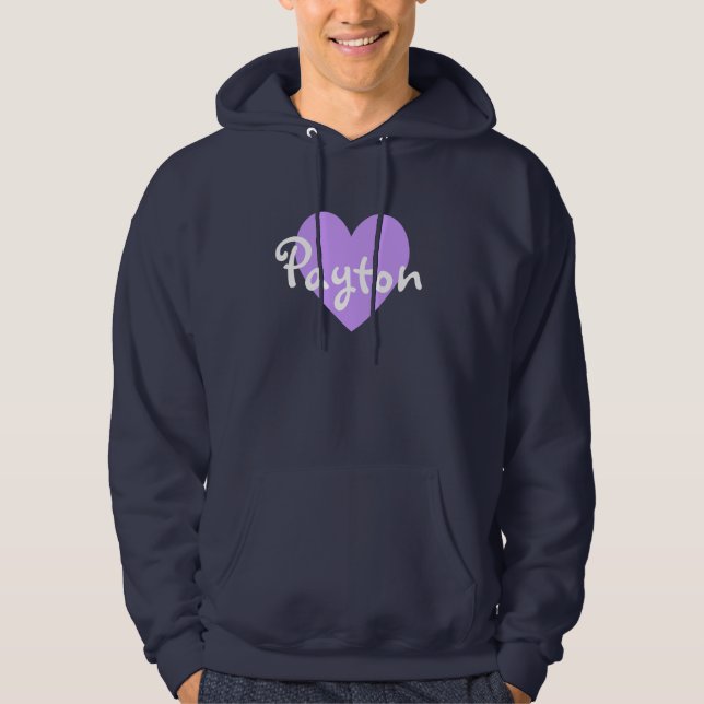 Payton in Lila Hoodie (Vorderseite)