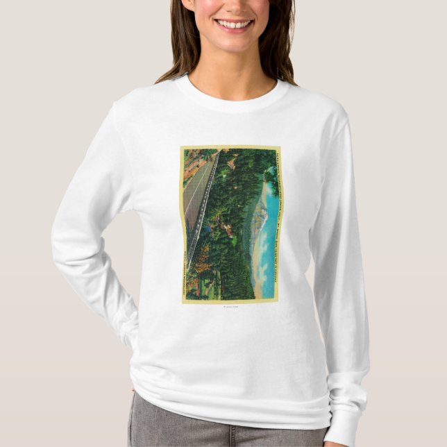 Pazifische Landstraße mit Mt. Shasta im Abstand T-Shirt (Vorderseite)