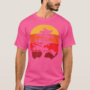 Pazifischer Ozean Strand Bonsai Baum Sonne Retro V T-Shirt