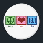Peace Liebe 13.1 Halbmarathon-Läufer Magnet<br><div class="desc">Peace Liebe Half Marathon. Ein Friedenszeichen,  Herz und 13.1 für einen Läufer. Ein cooles Geschenk für jemanden,  der in einem Rennen trainiert.</div>