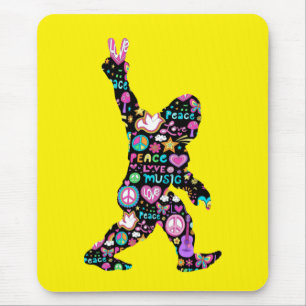 Peace Liebe Bigfoot Hippie Funny Bigfoot Lover Mousepad