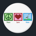 Peace Liebe Gänse Magnet<br><div class="desc">Ein niedliches Gänsegeschenk mit einem Friedenszeichen,  Herz und Gans.</div>