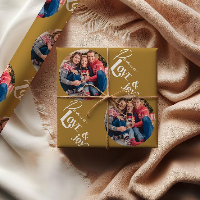Peace Liebe Joy Round Foto Elegante Typografie Gol Geschenkpapier (Peace Love & Joy Photo wrapping paper)