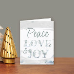 Peace Liebe & Joy Watercolor Typografie Weihnachte Feiertagskarte<br><div class="desc">Personalisierte Weihnachtskarte mit dekorativen Schriftzeichen in sanften Blau- und Grüntönen. Die Aufnahme lautet "Pease Liebe & Joy .. Frohe Weihnachten" und Sie können den restlichen Text personalisieren. Subtile und elegante Aquarellgestaltung mit dekorativen Buchstaben.</div>