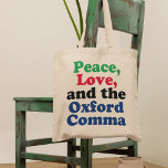 Peace Liebe Oxford Comma Funny Grammar Tragetasche<br><div class="desc">Frieden,  Liebe und das Oxford Comma. Ein unglaublich witzig Taschentuch mit dem Oxford Komma. Dieser lustige Grammatikwitz wird ein Hit mit einem Englischen Literaturlehrer oder -autor sein.</div>