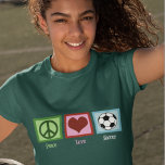 Peace Liebe Soccer T-Shirt<br><div class="desc">Egal,  ob Sie Fußball- oder Fußball-Profi sind,  Sie werden dieses coole Shirt für Fußballfrauen Liebe geben. Peace Liebe Soccer mit einem grünen Schild,  einem Herz und einem Fußball für einen begeisterten Fan oder einen phantastischen Fußballspieler. Bestellen Sie jetzt ein Weihnachtsgeschenk für Ihren Fußballtrainer!</div>