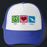 Peace Liebe Surfing Truckerkappe<br><div class="desc">Ein Friedensschild, ein Herz und schöne blaue Wellen, die im Ozean abstürzen.</div>