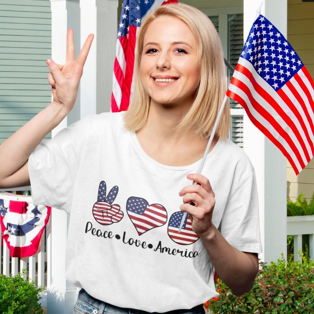 Peace Love America Funny Patriotic  T-Shirt (Von Creator hochgeladen)