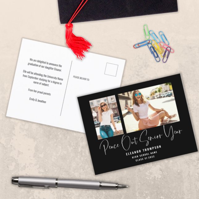 Peace Out 2 Foto Script 2022 Abschluss Black Ankündigungspostkarte (Von Creator hochgeladen)