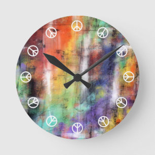 Peace Time ( white on colorful graffiti grunge ) Runde Wanduhr