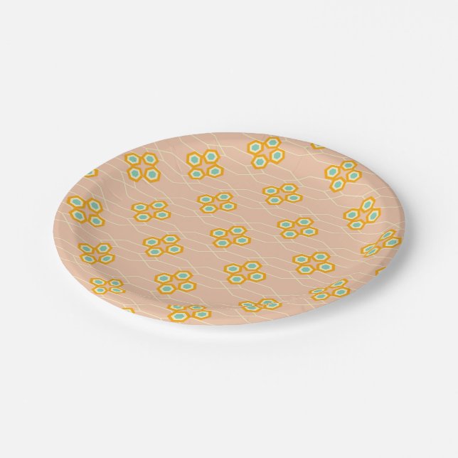 Peach background hexagonal floral pattern  pappteller (Schrägansicht)