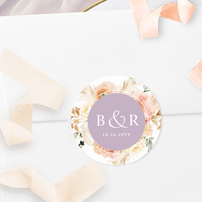 Peach Blush and Lavender Wedding Envelope / Gefall Runder Aufkleber (Von Creator hochgeladen)