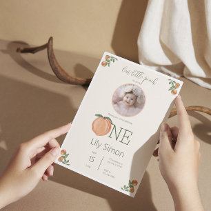 Peach First Birthday Niedlich Watercolor Einladung