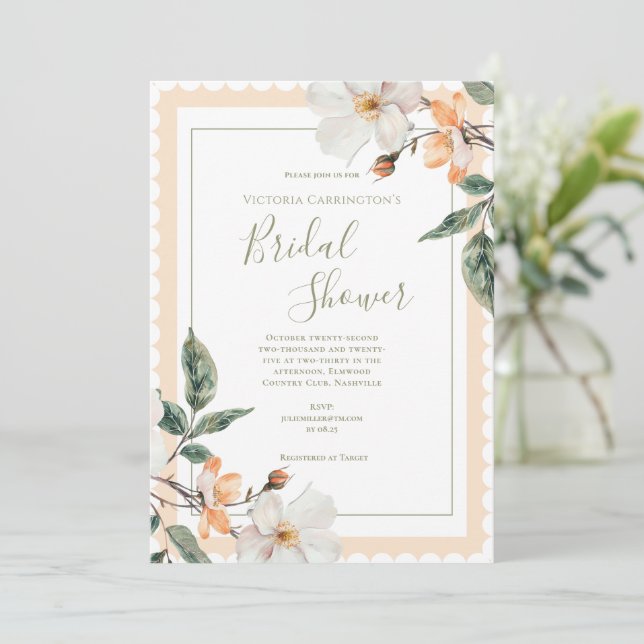 Peach Floral Elegantes Brautparty Einladung (Stehend Vorderseite)
