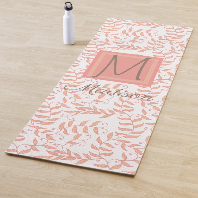 Peach Floral Leaf Natural Trendy Monogram Yogamatte (Beispiel)