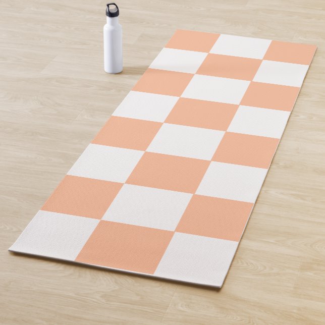 Peach Fuzz Checkered Gingham Pattern Yogamatte (Beispiel)