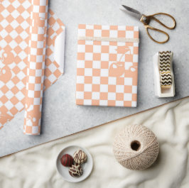 Peach Fuzz Checkered Retro Cherry Kariertes Muster Geschenkpapier